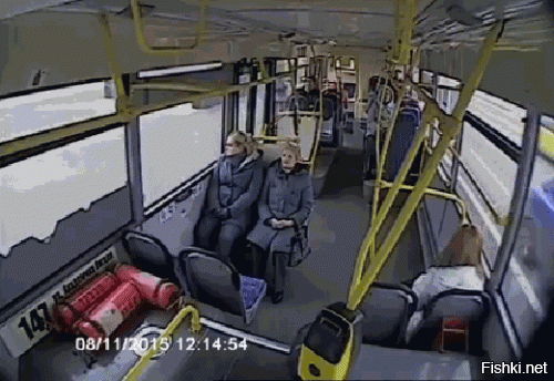 Получается, самые опасные места в автобусе - для инвалидов/пенсионеров/пассажиров с детьми, особенно, если сидеть спиной...