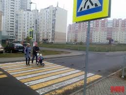 Водителя не оправдываю, но положа руку на сердце разметка пп мягко говоря не идеальна, что мешает сделать вот такую например? 
Часто езжу по Европе, там пешеходный переход сложно не заметить.