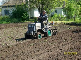 А ещё есть мотокультитрактор.... у соседей или у кого нибудь в посёлке ....