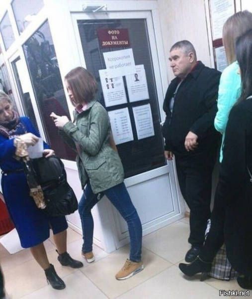 Одна нога здесь, другая там.