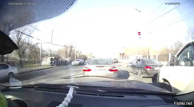 На хрена здесь этот знак?