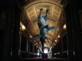 особенно кошку жалко и непонятно что означает эта композиция