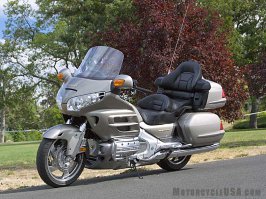 Бля,под ним мот выглядит как скутер 50 кубовый
Ему голда нужна....