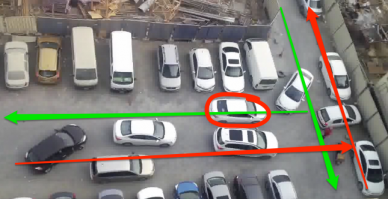 Я конечно понимаю, что главный герой поставил машину на стоянку как уеб*ан. Но что значит "сначала заехал против шерсти и не давал проезда". А по-моему он как раз ехал по своей полосе, и весь затор случился из за машины выделенной красным маркером. И если бы он не пытался объехать всех остальных - все бы спокойно разъехались. Это если не считать то, что "герой" заехал под знак, но его на видео не видать.