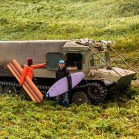 а вот серфмобили питерского серфера Сергея Расшиваева на Курилах