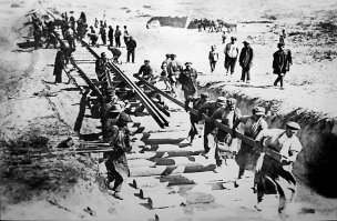 Да ладно вам, пассажирам поезда тоже не сахар )))