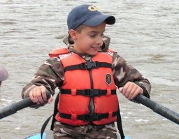 Сейчас мальчику 12 лет, он живет в Вилла Рика, штат Джорджия, США. Самуэль вынужден носить фиксаторы нижних частей ног, а при продолжительных путешествиях пользоваться коляской. При этом он ведет активный образ жизни, бегает, ходит в походы, занимается плаванием. Мальчик утверждает, что его руки становятся всё сильнее, так как основная нагрузка приходится на них.