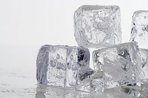 А лёд откуда вываливается ?