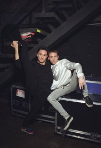 Слева Месси?