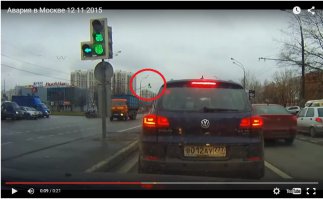 Не понял. Водитель камаза ехал на зеленый... Или я чего-то не понимаю? Особенный светофор?С одной стороны зеленый, а с другой красный?