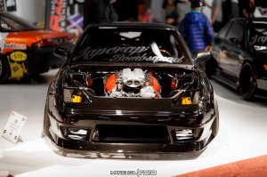 Вот к сожалению половина этих красавиц передвигается от выставки к выставке на прицепе и целиком в пленку упакованными. И всё, что делает добрая половина этих чудес - это порычать и снять мощность на стенде.
Иначе я даже не представляю сколько бы проехала эта красотка по обычной трассе всасывая в себя кубометры воздуха этим замечательным механическим компрессором... вместе с насекомыми, пылью и камнями и тьфу тьфу тьфу даже птицами.. недолог был бы ее век без фильтров.