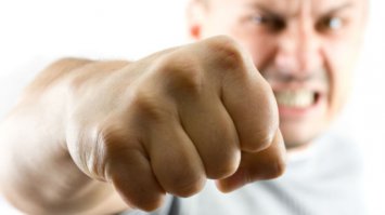 Не продукт, но от этого тоже сильно портится лицо