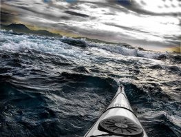 в который раз вижу эту фотографию.. и все не могу понять.. нафига канализацонный люк на байдарке!?