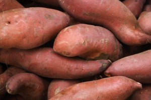 Это не картоха, это ЯМС, на коробке даже написано. Совсем другое семейство растений, не пасленовые как картофель, хоть и корнеплод.