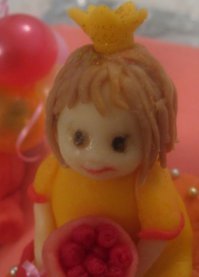 Молодец кондитер, работу проделала неслабую.
А у меня вот чо получается из мастики, но я только начинаю ;)