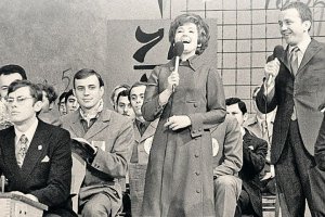 Вот старый КВН ,а то что дальше- позорный генитальный шлак для одноклеточных имбецилов