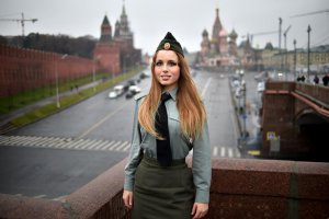 40 потрясающих фото женщин в армии, служащих своим странам