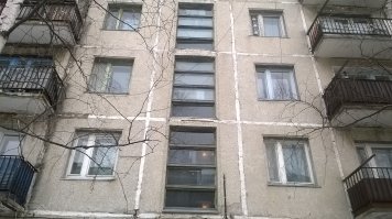 Вот таки брошенные военные городки есть там. Всё целое :)