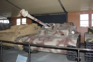 Что бы посмотреть поподробнее. Штуг 40 тип Г, с маской "свиное рыло".