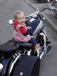 И, да, папу с байка тоже сгоняет :-)