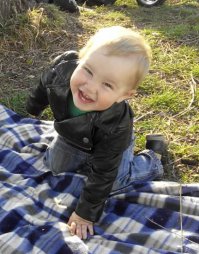 Мелкий прекрасно засыпает под Rammstein.