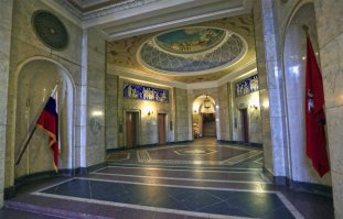 Где снят этот кадр, не понял... это ведь не подьезд обычный да?, в к\т точно не так