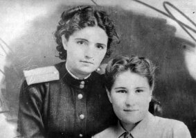 Отец после финской и училища закончил ускоренные курсы в Алма-Ате и до конца в ВДВ,мама училась в Рязани в 1943,сапер-минер.Осталась выпускная книжка.
Всех с Праздником.