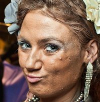 Я видел это "чудо" вживую... Она ещё хуже, чем на фото!
"Фэшн - май профешн", мля...