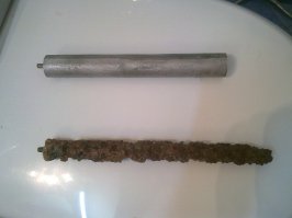 "При установке бойлера ставте отдельный кран для слива воды! 120 литров сливать с предохранительного клапана ,жиденькой струйкой ,занимает пол дня" (С).
А открутить обратный клапан, слить за 10 минут и запаковать обратно за 2 минуты религия не позволяет ?
Вот фото с моего бойлера. До и после. Обслуживаю сам. Тен и гильзу  отчистил до блеска, без всякой боязни повреждения. Фото 2011 года. Водогрей (ему больше 9 лет) работает до сих пор безукоризненно.