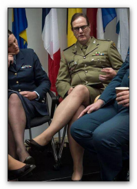 пока в НАТО вот такие генералы трансгендеры, терроризм им не победить!!! потому что педики только о  }{уях думают!!!