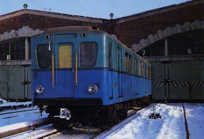 это не первый тип состава... поручни другие... окна машиниста другие...
вот например первый поезд в депо в Дачное приехал и на Кировский завод