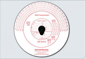 "Обратите внимание, как едут дальнобои. Места всем хватает, никто не обгоняет и не нарушает. Все едут по своей полосе. "