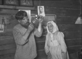 вот нормальная историческая фотография, а то один придурок раскрасил, а другой придурок выложил: