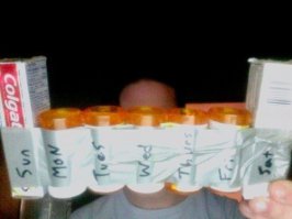 Чувак тока по воскресеньям чистит зубы?)) А остальные дни наверное кальций жрет)