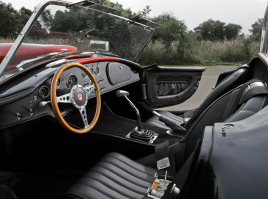 Угум... а потом немцы из "Вайнека" запихали под капот V8 объёмом аж 13 литров... Короче - издеваются над бедной "Коброй" кто во что горазд((( Но... красивая-ж з-з-зараза!