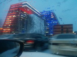 Здание Академпарка в Нске когда включена подсветка