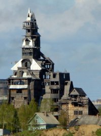 Вот такой дом был под Архангельском..