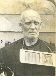 Князь Михаил Долгоруков, перед расстрелом, 1937 год

После революции остался в России. Работал делопроизводителем, сторожем, гардеробщиком, счетоводом.
Расстрелян 11 декабря 1937 года, как "член террористической монархической организации"
Реабилитирован 4 января 1957 года. Состава преступления в его действиях не обнаружено.