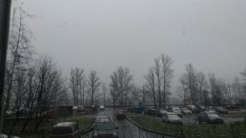 Вам несказанно повезло. Вот яркий и красочный вид из моего окна несколько минут назад)))