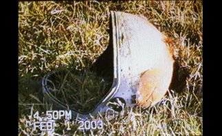 По моему все члены экипажа Колумбия сгорели так, что их не нашли совсем ((((. Были кадры обгорелого шлема... кошмарные снимки