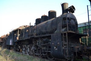 вот у нас было такое кладбище. Поезда от паровозов с древними деревянными вагонами с люстрами до электричек 80-90х годов. Попасть можно было договорившись со сторожами. Но все шло в распил. И говорят попилили все......((