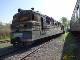 вот у нас было такое кладбище. Поезда от паровозов с древними деревянными вагонами с люстрами до электричек 80-90х годов. Попасть можно было договорившись со сторожами. Но все шло в распил. И говорят попилили все......((