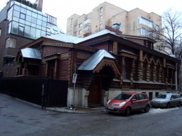 Мне моя фотка больше нравится: с крыльцом