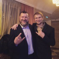 Сначала покачалось что это Колян Наумов с батей.