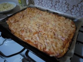 Крутяк) готовлю по похожему рецепту только не много в другом порядке замешиваю и добавляю молоко. Лично я фанат квадратной пиццы))