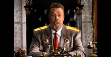 да что там говорить, если они кокарды делают нагрудным знаком. скрин из command and conquer red alert 3