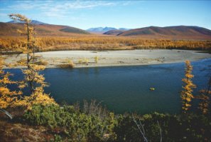 Сам фотограф, не надо мне объяснять что такое с рук....это он тоже себя фотал?