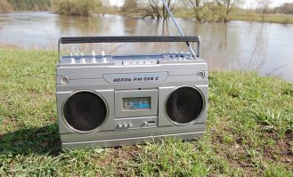На даче до сих пор стоит. Только УКВ на Fm перекрутил.