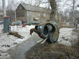 Чтобы жизнь мёдом не казалась. Суровые детские площадки в России