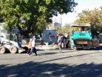 А что? В Краснодаре вон 2 квартала ул.Тургенева (от Тургеневского моста, через р.Кубань до ул.Северной), одной из главных городских магистралей, кротчайший путь, соединяющий ростовское направление и новороссийское, уже полгода ремонтируют, перекрыв движение! И ничего. Всего 750 млн.рублей.